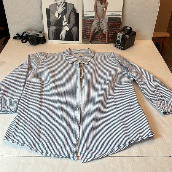 LL bean seersucker button down top - Picture 3 of 7